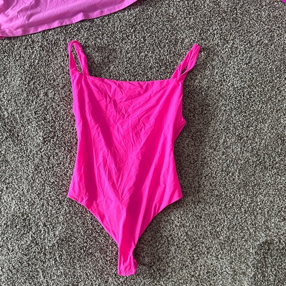 SKIMS Vibrant Pink One-Piece body suit - Picture 1 of 2